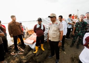 Pj Gubernur Jawa Tengah meninjau kondisi banjir di Kecamatan Karanganyar