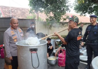 Bantu Korban Banjir, Polresta Pati Dirikan Dapur Umum