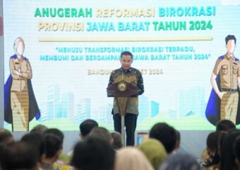 Bey Machmudin pada acara Anugerah Reformasi Birokrasi Jawa Barat di Aula Barat, Gedung Sate, Kota Bandung