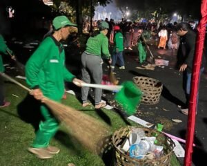 DLHK Denpasar Terjunkan 1.000 Petugas Bersihkan Sampah Usai Pengarakan Ogoh-ogoh, Volume Meningkat Hingga 80 Ton
