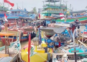 Parkir kapal di sungai Juwana disinyalir menghambat aliran air