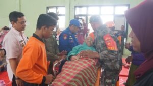 Pengungsi Banjir di Pekalongan Peroleh Layanan Cek Kesehatan dan Bantuan Air Bersih