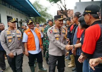 Pj Bupati Pati Henggar Dampingi Kapolda dan Pangdam Kunjungi Wilayah Terdampak Banjir