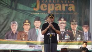 Pj. Bupati Edy Supriyanta Buka Bazar UMKM di Alun-alun Jepara 