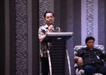 Ketua KPU Kabupaten Bekasi, Ali Rido menyampaikan sambutan pada rapat koordinasi bersama unsur Forkopimda dan perwakilan 23 Panitia Pemilihan Kecamatan (PPK)