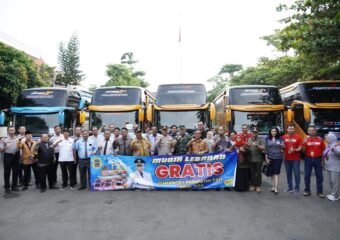 Pj Bupati Pati Hadiri Pelepasan Bus Mudik Gratis 2024