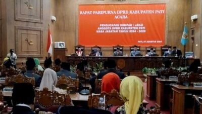 Ali Badrudin saat membuka rapat paripurna pengambilan sumpah jabatan anggota DPRD Pati 2024-2029