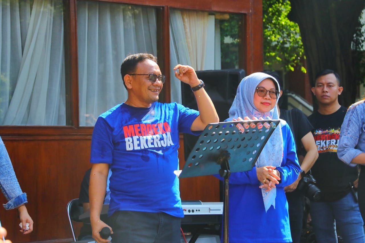 Penjabat (Pj.) Bupati Kudus Muhamad Hasan Chabibie yang hadir bersama istri, Aini Hasan Chabibie, mengapresiasi semangat peserta fun game