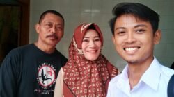 Warsiti (tengah) Anggota DPRD Kabupaten Pati