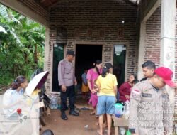 Angin Puting Beliung Rusak Rumah Warga, Polres Jepara Bantu Lakukan Evakuasi dan Pembersihan