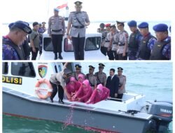 Rangkaian Hari Bhayangkara Ke-79, Polres Jepara Ziarah Tabur Bunga Di Laut