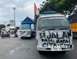 Tolak RUU ODOL 2025, Ratusan Sopir Truk Sweeping Jalan Lingkar Tanjang Pati, Lalu Lintas Lumpuh