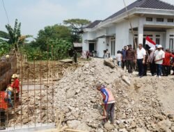 Bupati Pati Tinjau Pembangunan Jembatan Baru di Desa Sambirejo