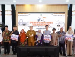 Bupati Pati Sudewo Serahkan 194 Beasiswa Bagi Mahasiswa Berprestasi Kurang Mampu