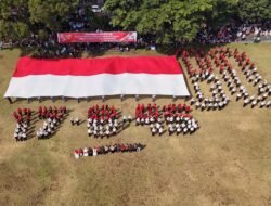 Sambut HUT Ke- 80 RI, Ribuan Pelajar Temanggung Bentangkan Bendera Merah Putih Raksasa
